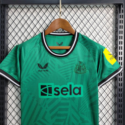 Kit Infantil NewCastle Away 23/24